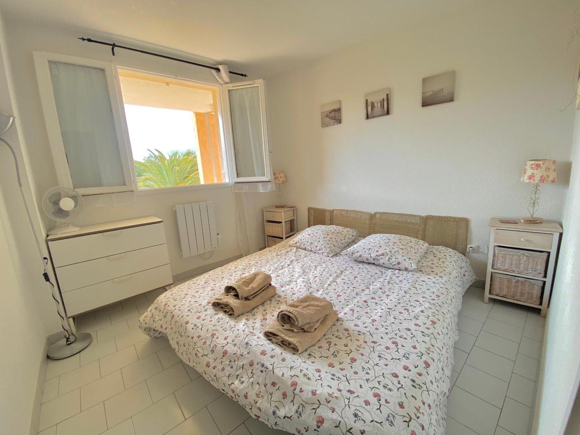 2 Bedrooms, 15 Min Walk To Beach, Ac, Pool & Fiber Internet In A Quiet, Private Gated Domain 5Kms To St Tropez Коголин Экстерьер фото
